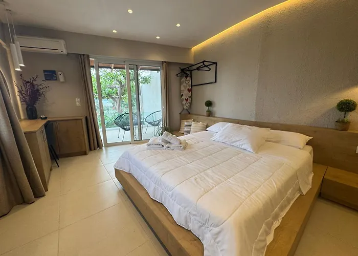 Eleftherias Suites - Near Beach Apartments
